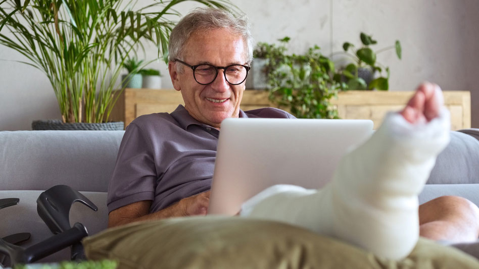 news-health-is-here-to-help_948x533 (3) Man with injured leg looking at computer